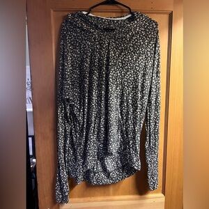 Brandy Melville x John Galt Women’s black ditzy floral hooded long sleeve shirt